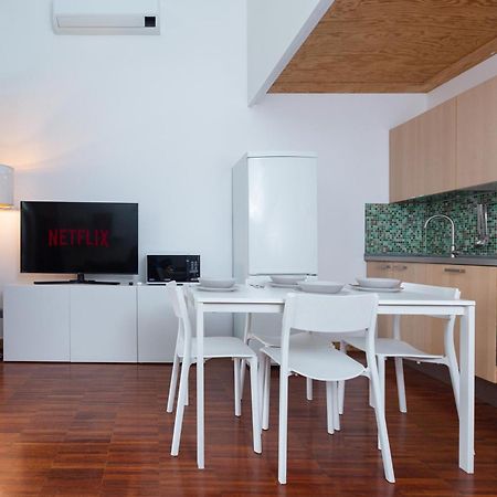 Ferienwohnung White And Brown Exclusive Loft With Terrace - Free Parking - M2 Station Mailand Exterior foto