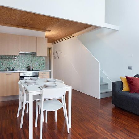 Ferienwohnung White And Brown Exclusive Loft With Terrace - Free Parking - M2 Station Mailand Exterior foto