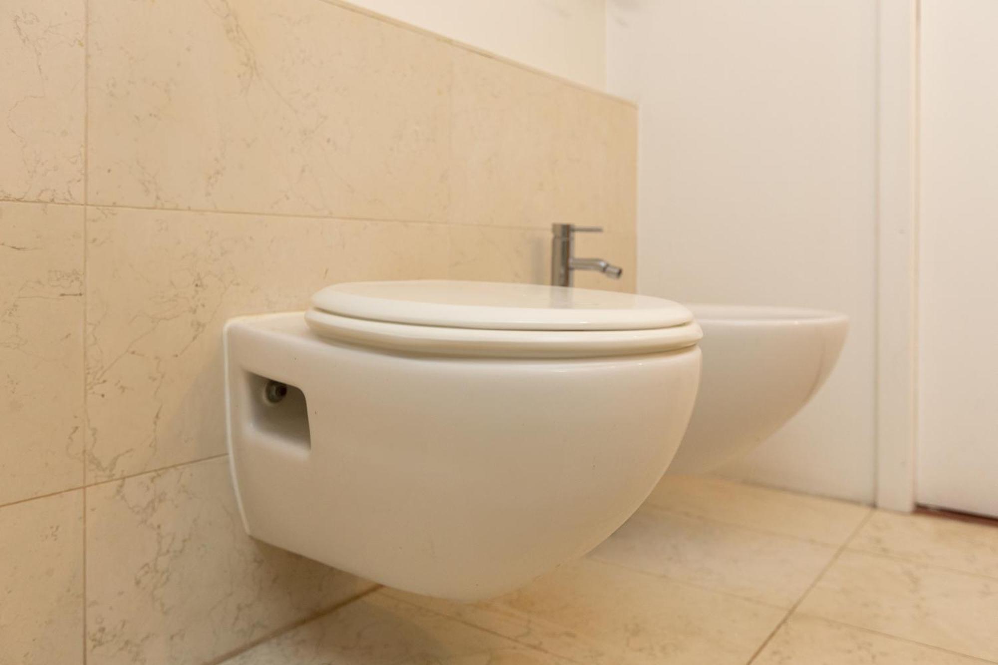 Ferienwohnung White And Brown Exclusive Loft With Terrace - Free Parking - M2 Station Mailand Exterior foto