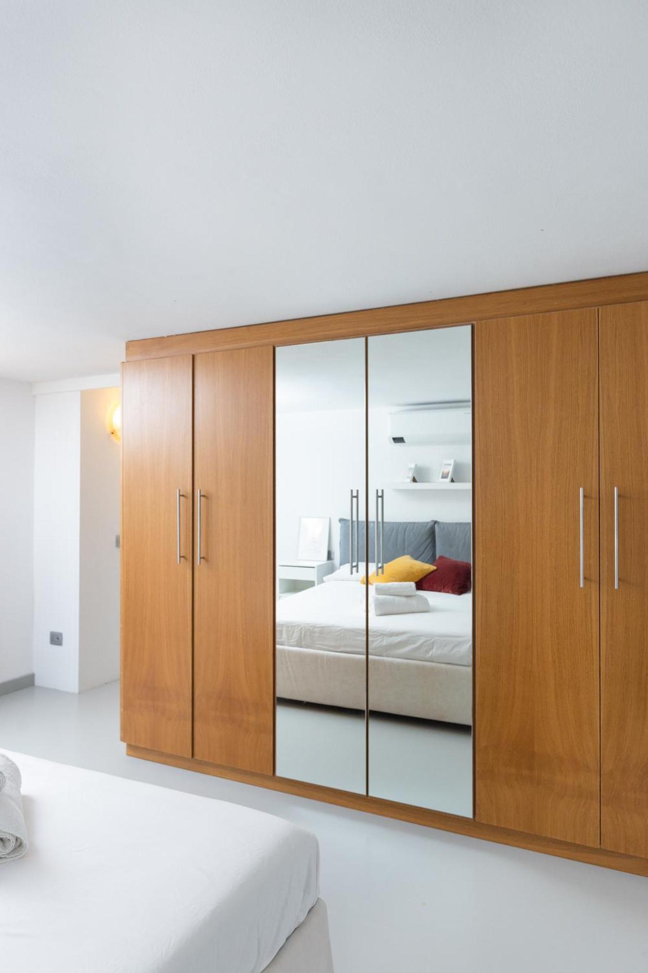 Ferienwohnung White And Brown Exclusive Loft With Terrace - Free Parking - M2 Station Mailand Exterior foto