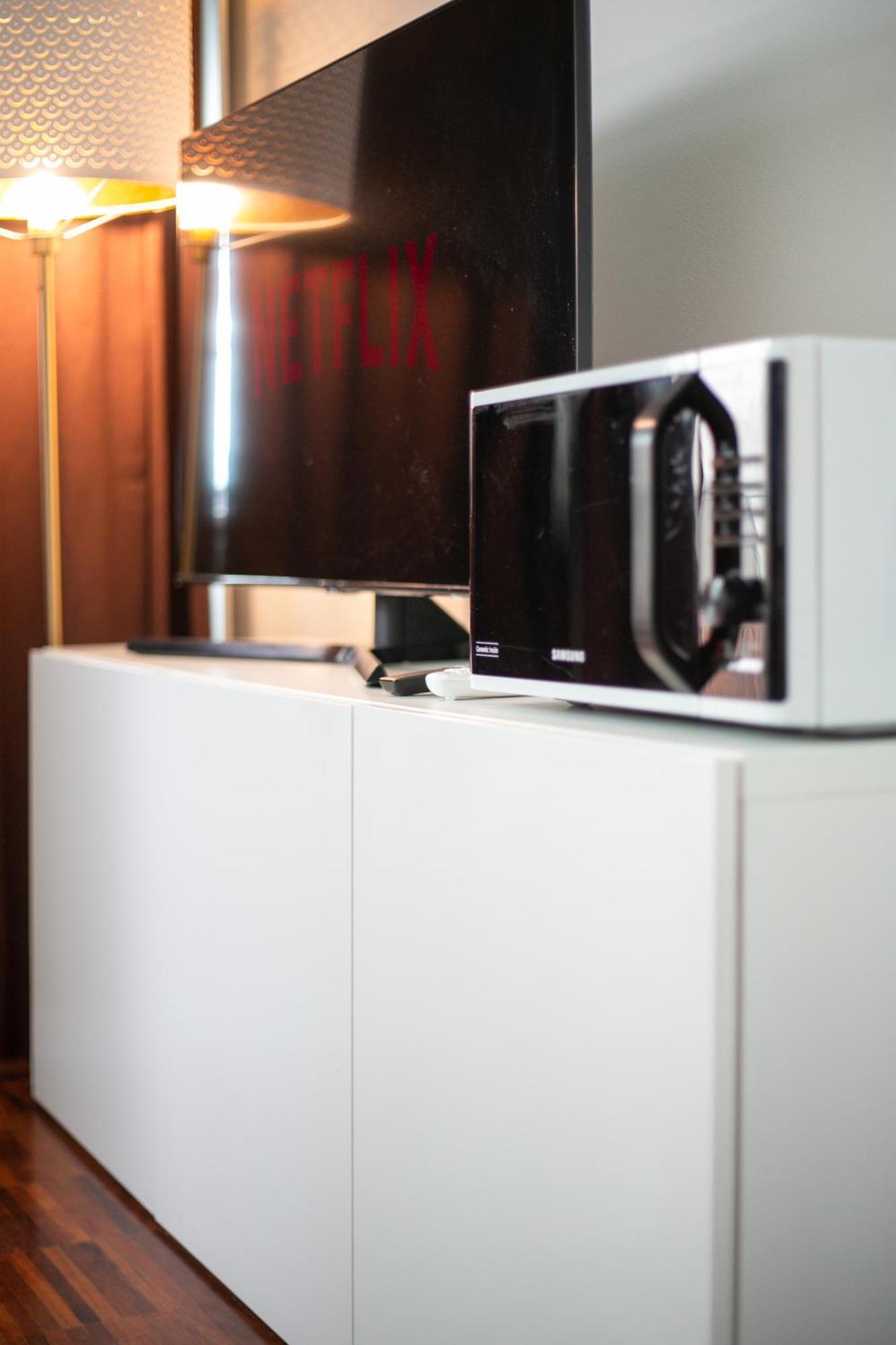 Ferienwohnung White And Brown Exclusive Loft With Terrace - Free Parking - M2 Station Mailand Exterior foto