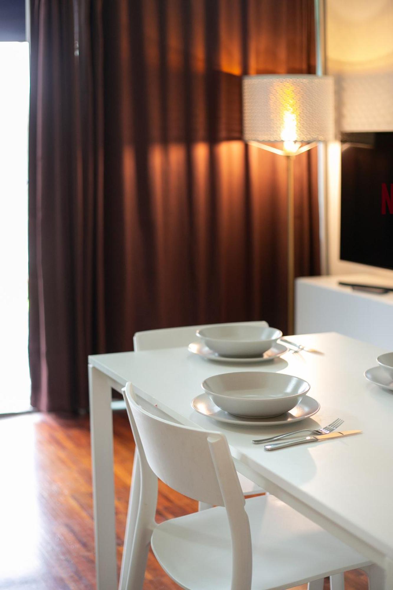 Ferienwohnung White And Brown Exclusive Loft With Terrace - Free Parking - M2 Station Mailand Exterior foto